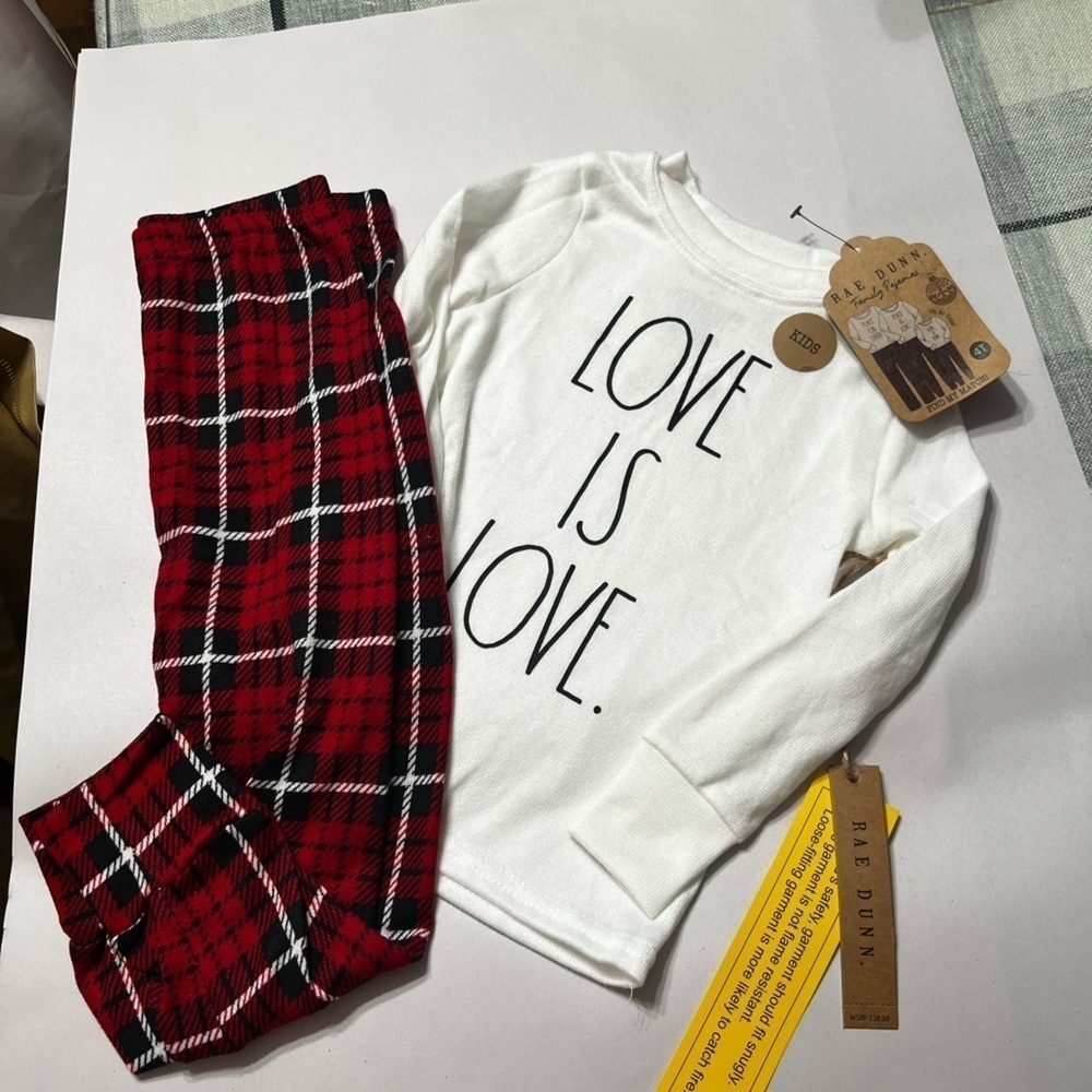 NWT--🎅🏻🎄 Rae Dunn Toddler Girls Pajamas “Love is Love”